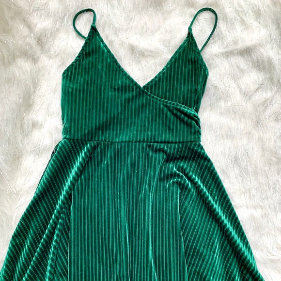 Forever 21 Dresses & Skirts - Forever21 - Hunter Green Velvet Knit A-Line Dress